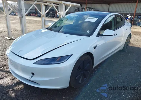 2024 Tesla Model 3 Long Range Dual Motor All-Wheel Drive z USA, uszkodzony, nr VIN 5YJ3E1EB8RF734124